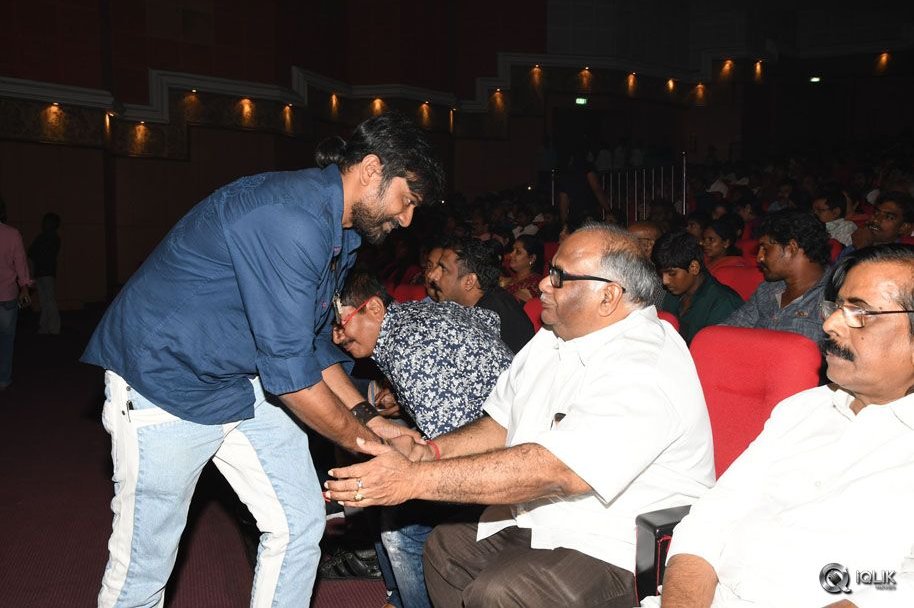 Aatadukundam-Raa-Movie-Audio-Function